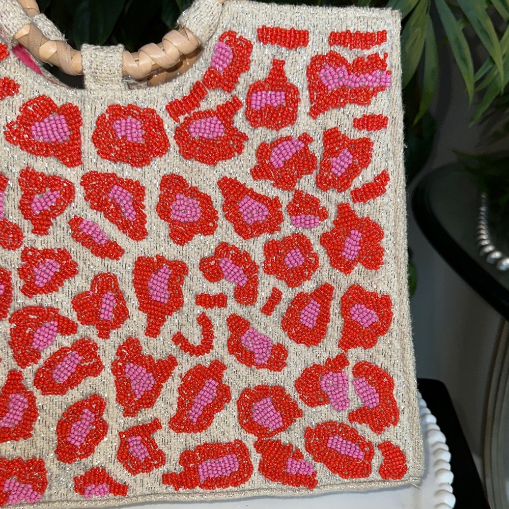 Stylish orange and Pink Leopard Print Patterned Crossbody Bag - Picture 3 of 16